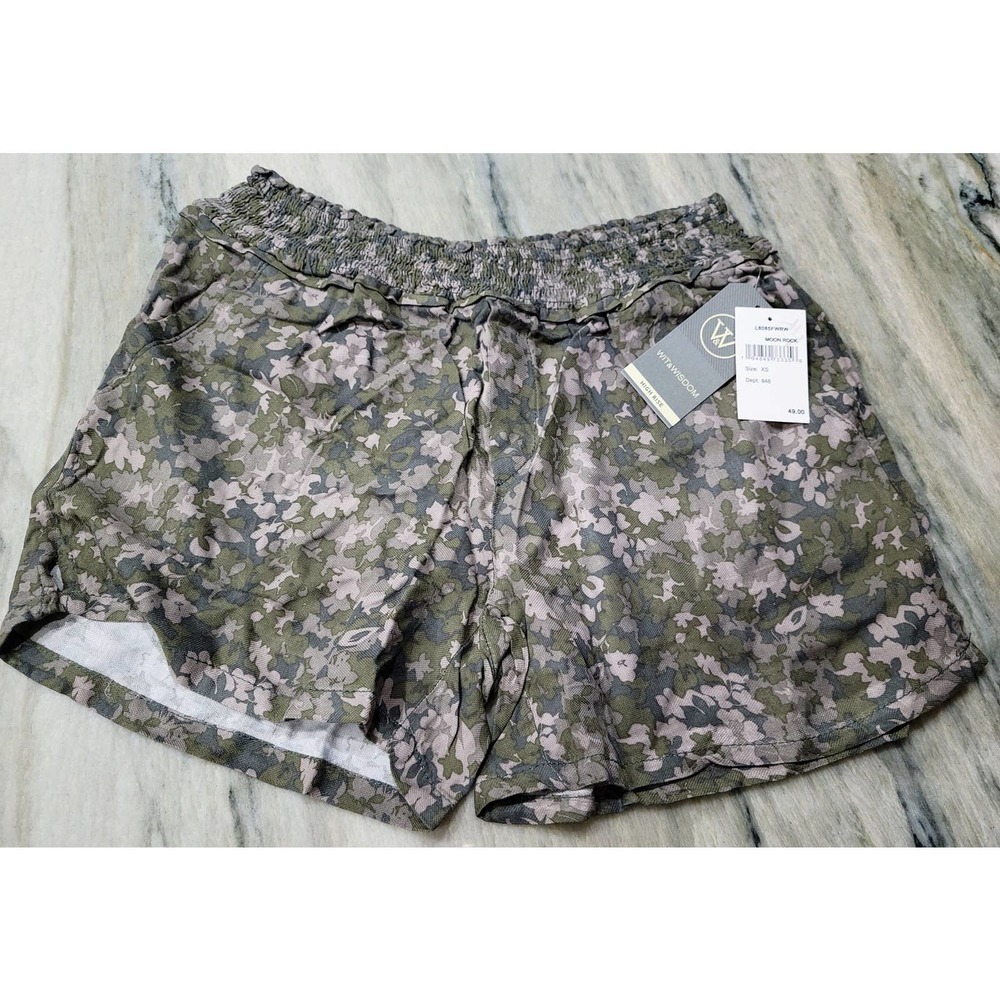 Wit & Wisdom Floral Camo High Rise Shorts Extra Small